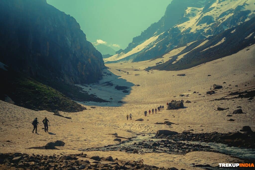 Top 5 Must-Do Treks in Manali - Treks in Himachal Pradesh 2 hampta pass trek