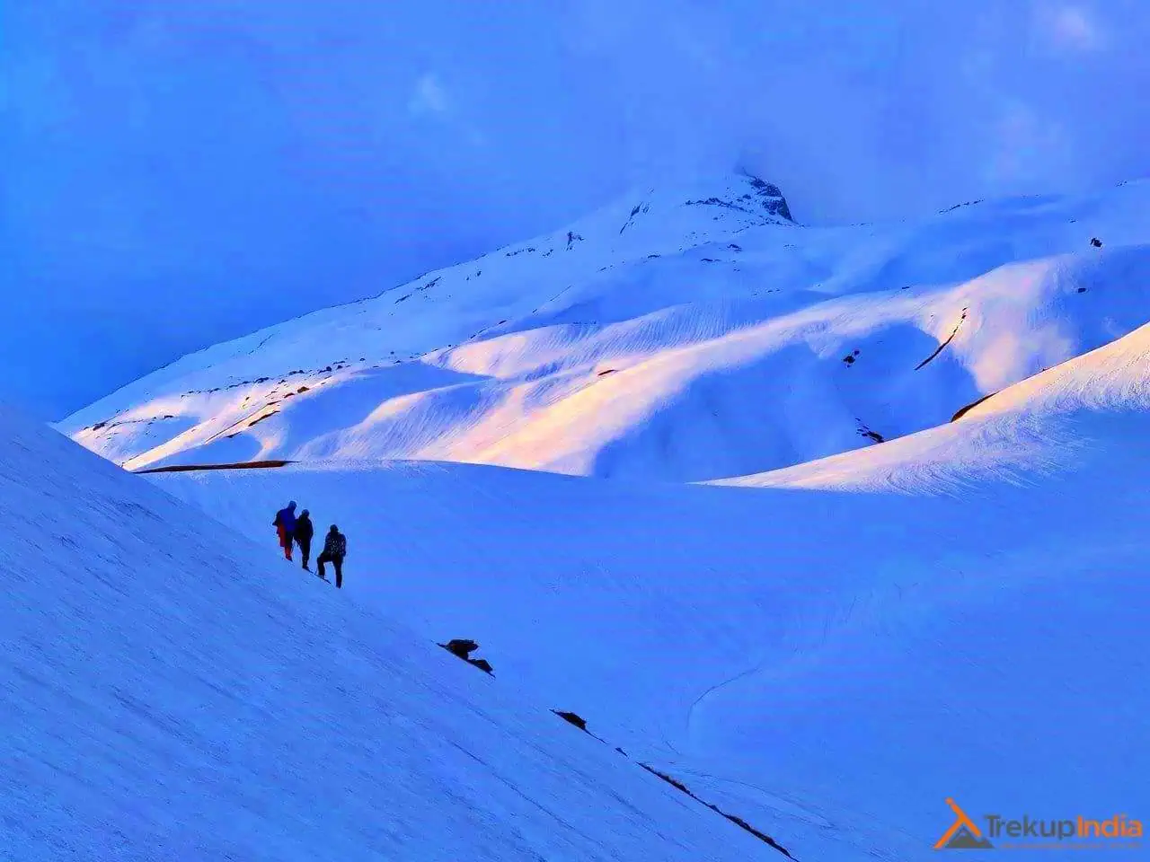 Why You Should Only Trek Pangarchulla Peak in March & April 1 Pangarchulla Peak Trek