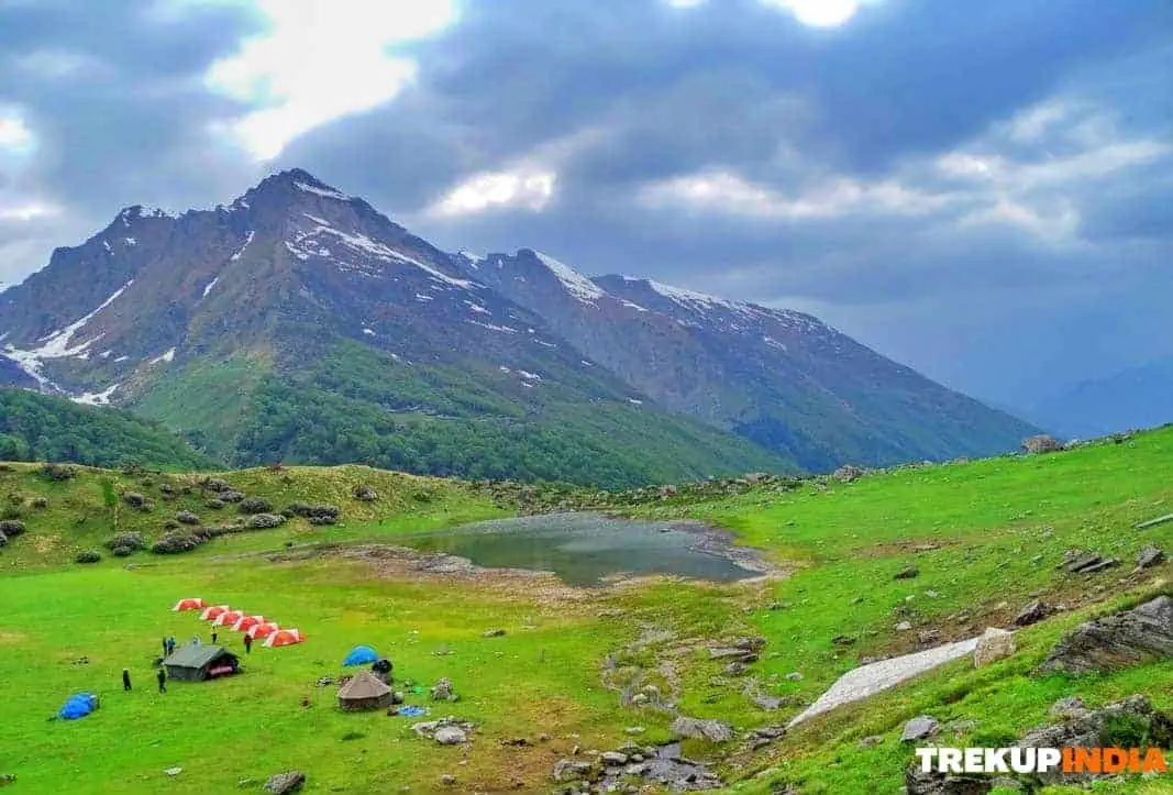 Best Treks to Do in the Autumn Season 12 Ruinsara Lake, bali pass trek